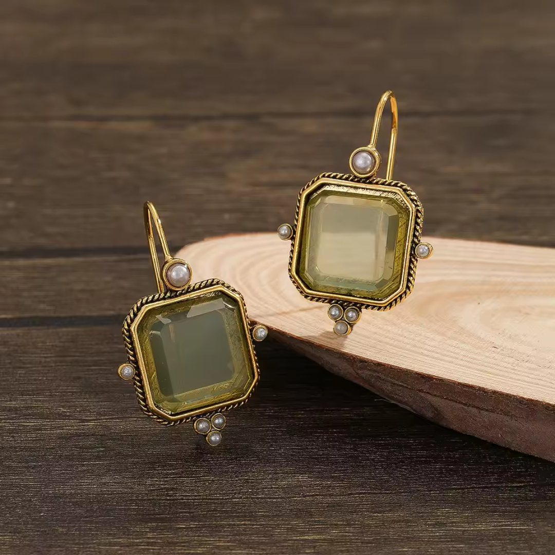 Elisa | Handgefertigte Vintage-Ohrringe mit edler Perle und Stein