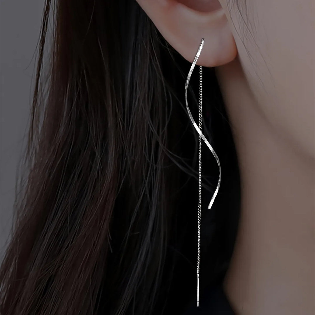 Lange Ohrringe mit Gewelltem Design
